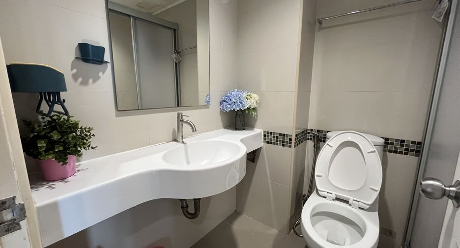 For rent 2 bedrooms condo in Yan Nawa, Bangkok
