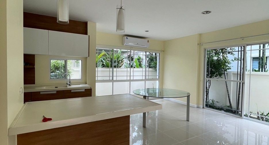 For rent 3 bedrooms house in Prawet, Bangkok