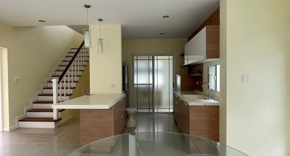 For rent 3 bedrooms house in Prawet, Bangkok