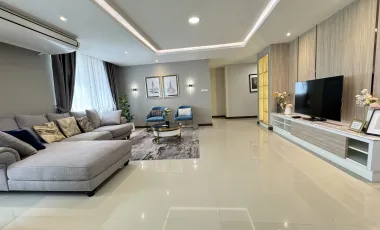 For rent 4 bedrooms condo in Watthana, Bangkok
