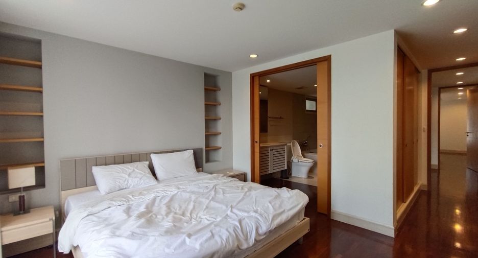 For rent 2 bedrooms apartment in Watthana, Bangkok