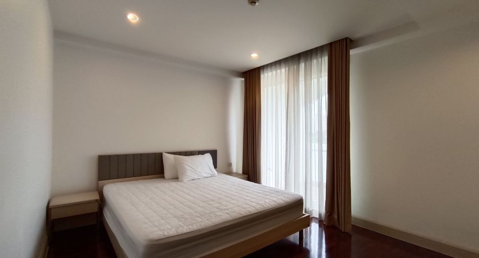 For rent 2 bedrooms apartment in Watthana, Bangkok