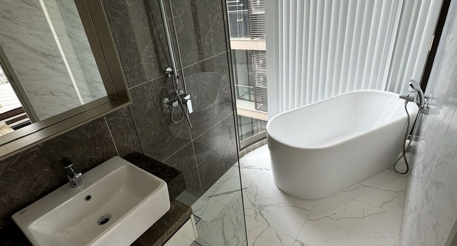 For rent 2 bedrooms condo in Khlong Toei, Bangkok