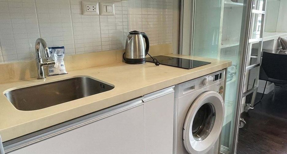 For rent 1 bed condo in Khlong Toei, Bangkok