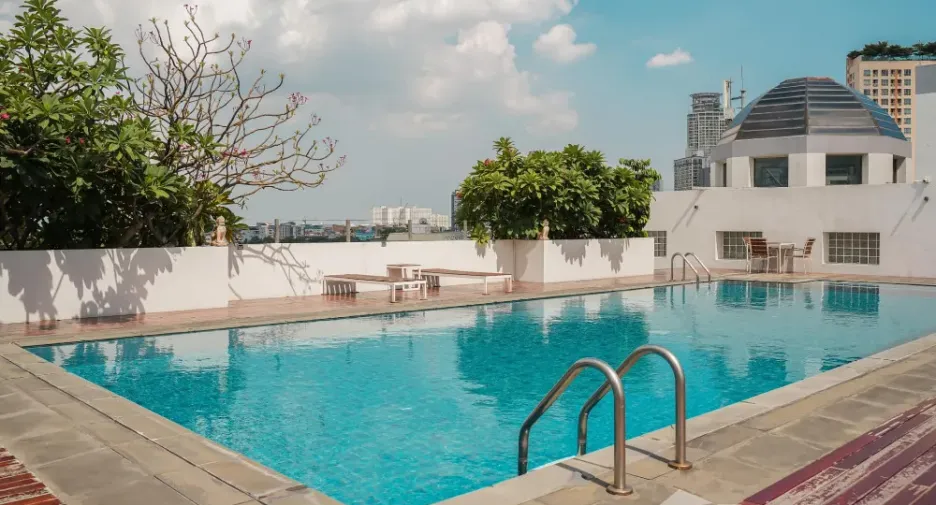 For rent 3 bedrooms condo in Khlong Toei, Bangkok
