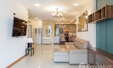 For rent 3 bedrooms condo in Khlong Toei, Bangkok