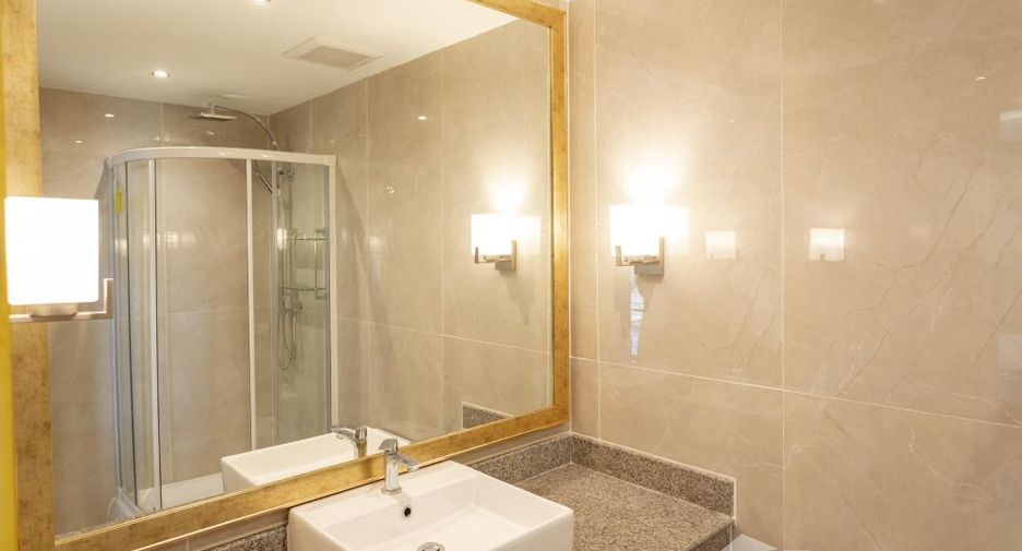 For rent 3 bedrooms condo in Khlong Toei, Bangkok