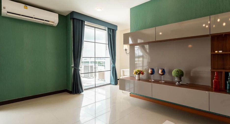 For rent 3 bedrooms condo in Khlong Toei, Bangkok