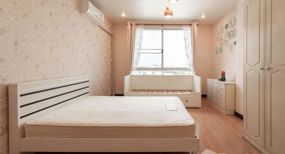 For rent 3 bedrooms condo in Khlong Toei, Bangkok