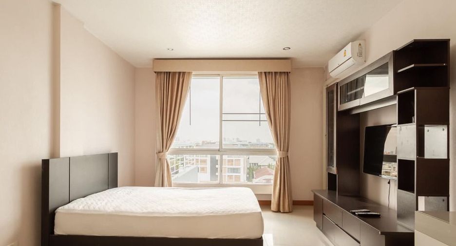 For rent 3 bedrooms condo in Khlong Toei, Bangkok