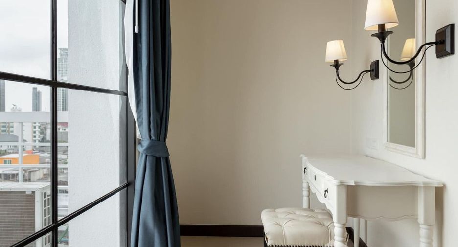 For rent 3 bedrooms condo in Khlong Toei, Bangkok