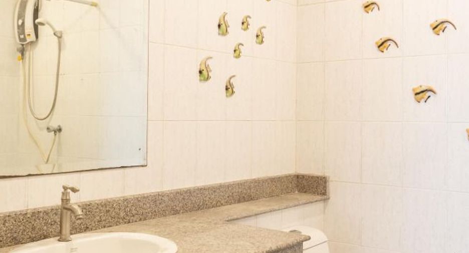 For rent 3 bedrooms condo in Khlong Toei, Bangkok