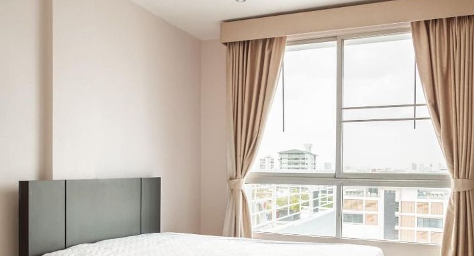 For rent 3 bedrooms condo in Khlong Toei, Bangkok