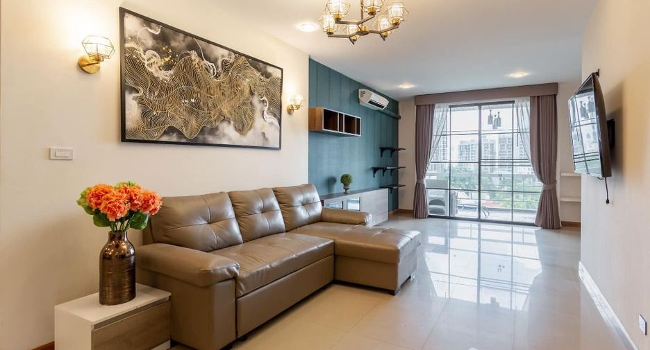 For rent 3 bedrooms condo in Khlong Toei, Bangkok