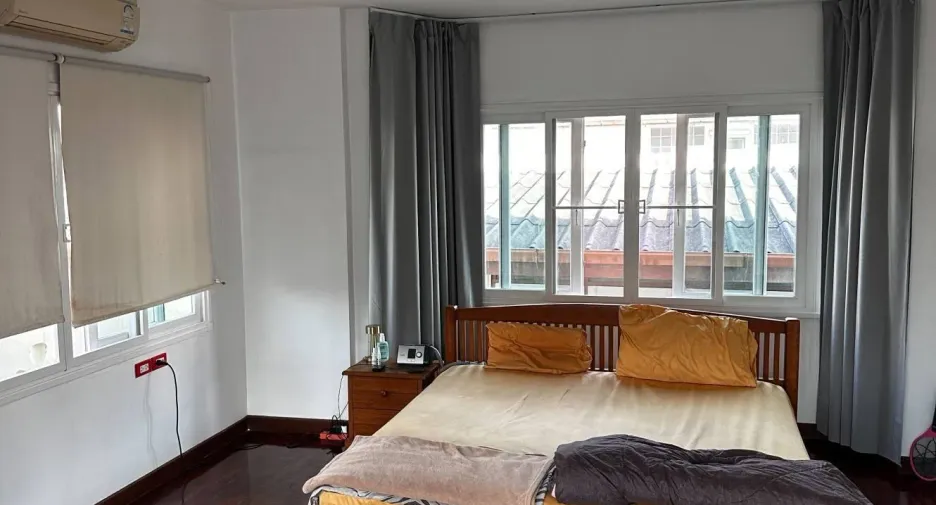 For rent 2 bedrooms house in Din Daeng, Bangkok