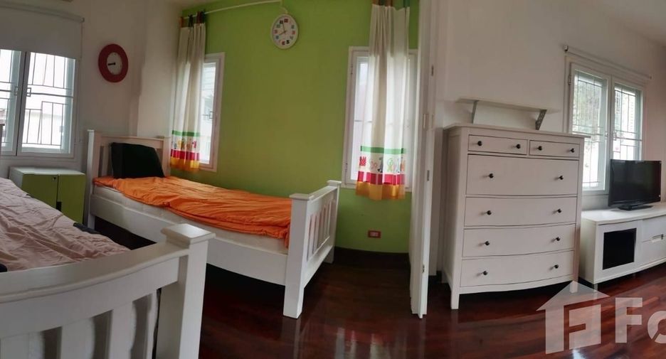 For rent 2 bedrooms house in Din Daeng, Bangkok