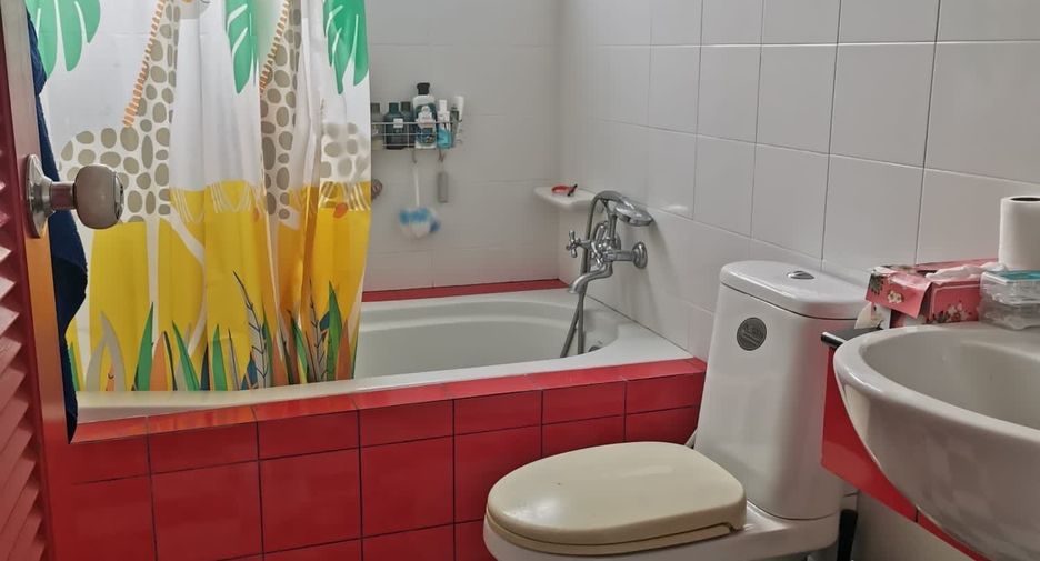 For rent 2 bedrooms house in Din Daeng, Bangkok