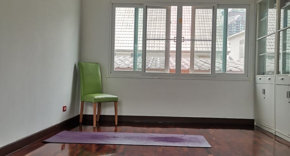 For rent 2 bedrooms house in Din Daeng, Bangkok