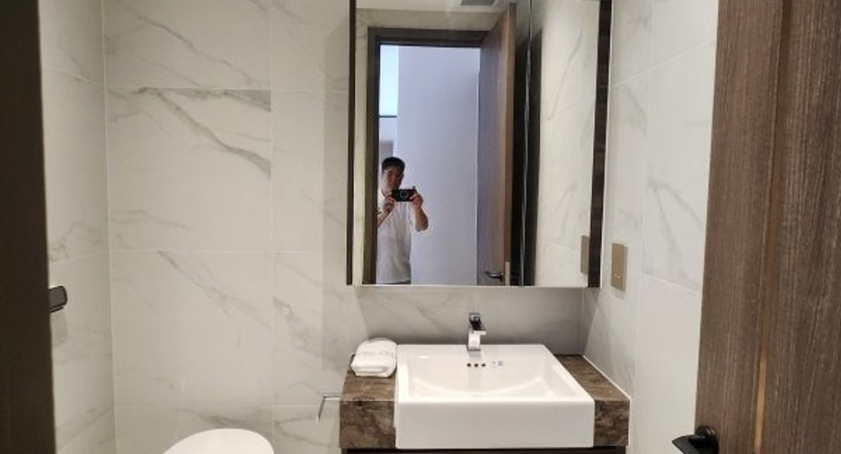 For rent 2 bedrooms condo in Sathon, Bangkok