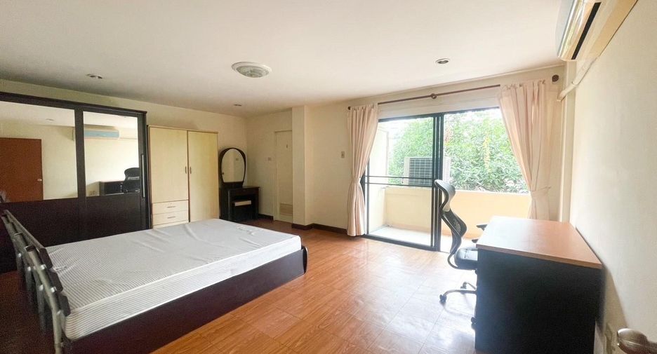 For rent 2 bedrooms apartment in Khlong Toei, Bangkok