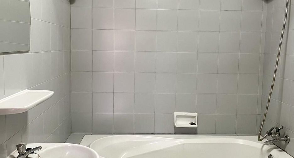 For rent 2 bedrooms apartment in Khlong Toei, Bangkok