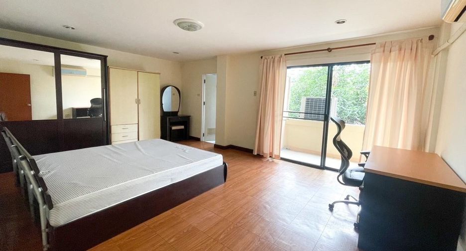 For rent 2 bedrooms apartment in Khlong Toei, Bangkok