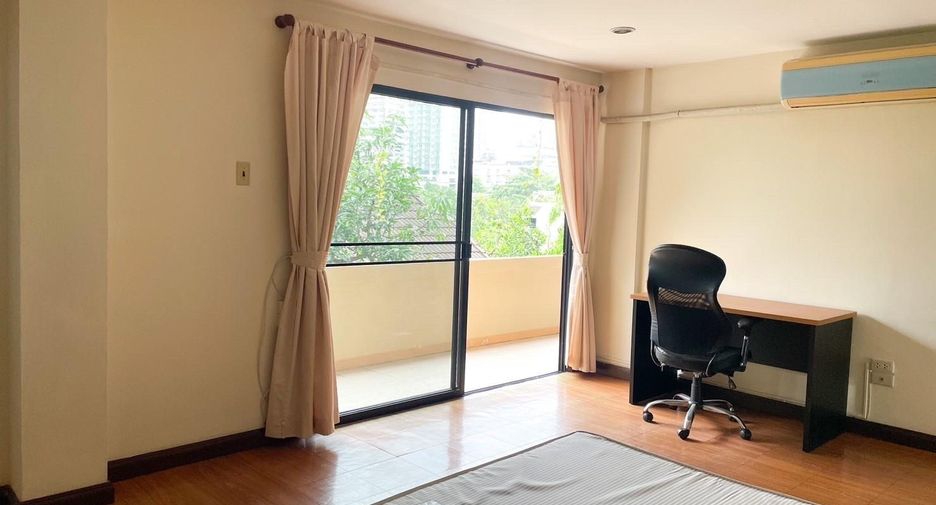 For rent 2 bedrooms apartment in Khlong Toei, Bangkok