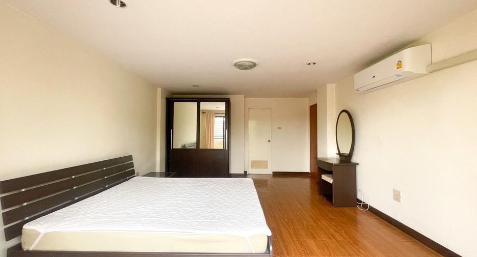 For rent 2 bedrooms apartment in Khlong Toei, Bangkok