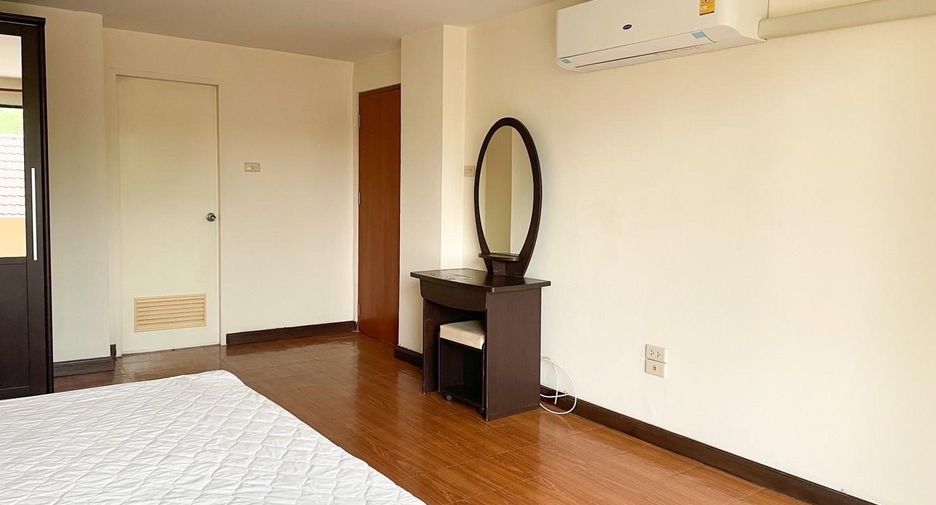 For rent 2 bedrooms apartment in Khlong Toei, Bangkok