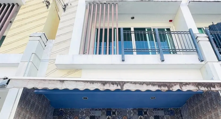 For rent 3 bedrooms townhouse in Bang Khen, Bangkok