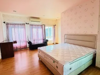 For rent 3 bedrooms townhouse in Bang Khen, Bangkok