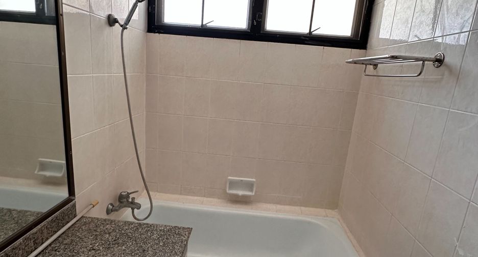 For rent 2 bedrooms apartment in Sathon, Bangkok