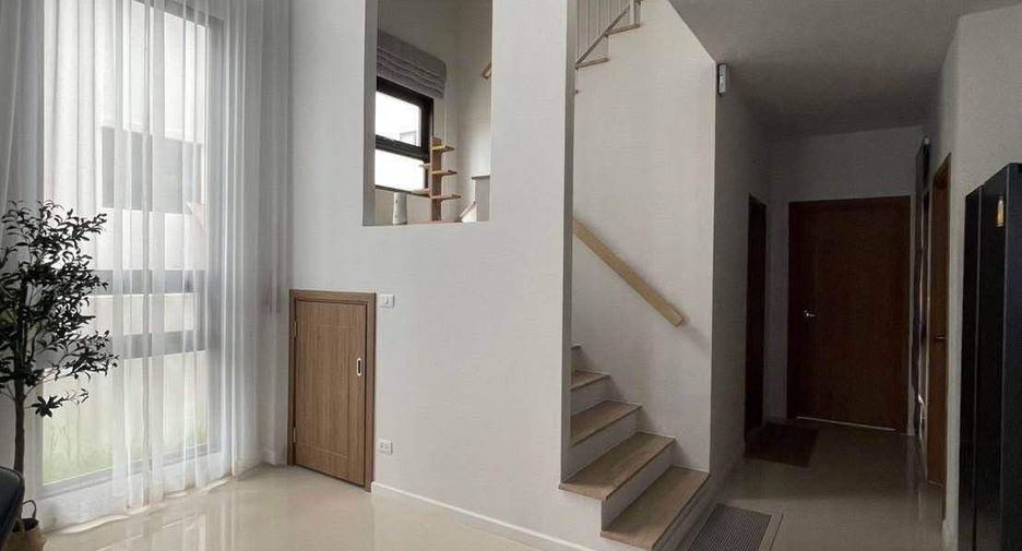 For rent 3 bedrooms house in Khlong Sam Wa, Bangkok