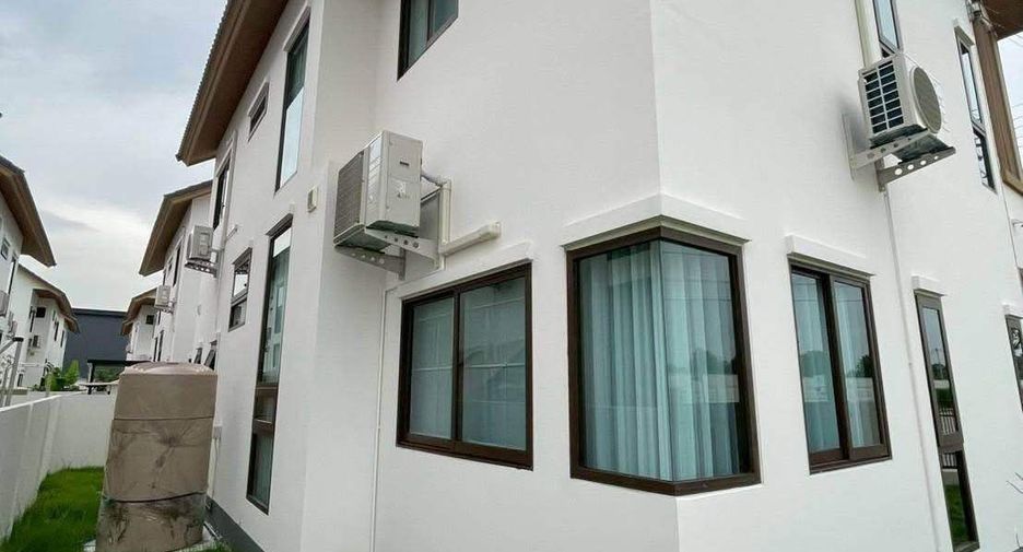 For rent 3 bedrooms house in Khlong Sam Wa, Bangkok