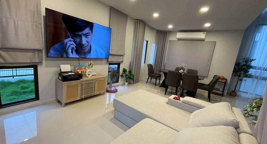 For rent 3 bedrooms house in Khlong Sam Wa, Bangkok