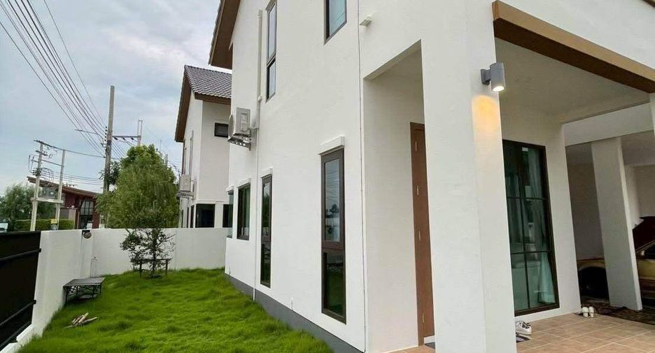 For rent 3 bedrooms house in Khlong Sam Wa, Bangkok