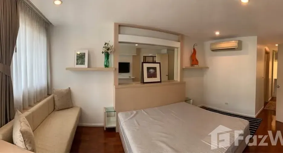 For rent 3 bedrooms condo in Khlong Toei, Bangkok