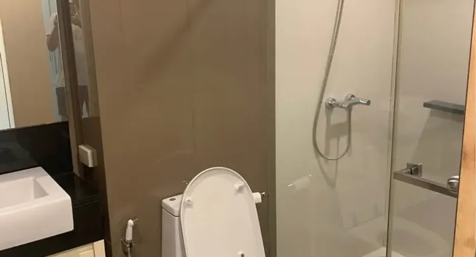 For rent 3 bedrooms condo in Khlong Toei, Bangkok