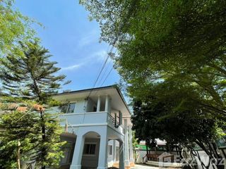 For rent 4 bedrooms house in Phra Khanong, Bangkok