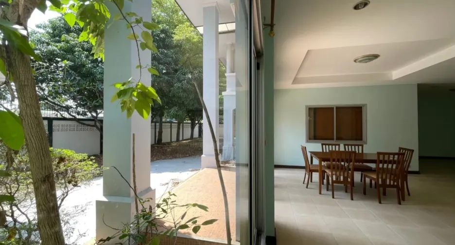 出租 4 卧室 独立屋 在 Phra Khanong, 曼谷