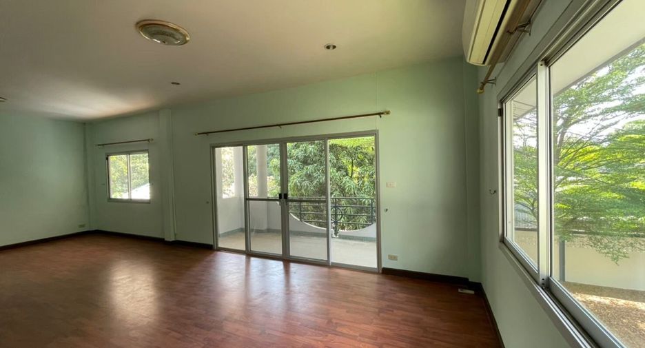 出租 4 卧室 独立屋 在 Phra Khanong, 曼谷
