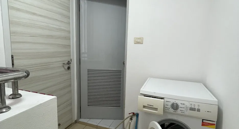 Condo en alquiler de 3 habitaciones en Khlong Toei, Bangkok