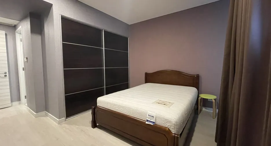 Condo en alquiler de 3 habitaciones en Khlong Toei, Bangkok