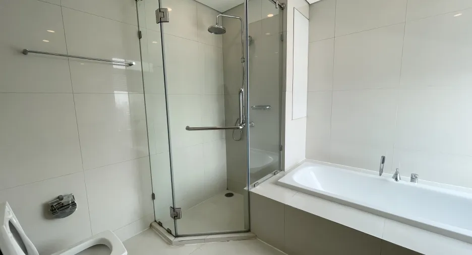 Condo en alquiler de 3 habitaciones en Khlong Toei, Bangkok
