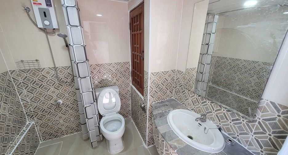For rent 2 bedrooms condo in Sathon, Bangkok