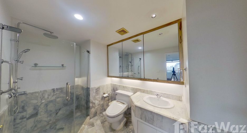 Condo en alquiler de 3 habitaciones en Watthana, Bangkok