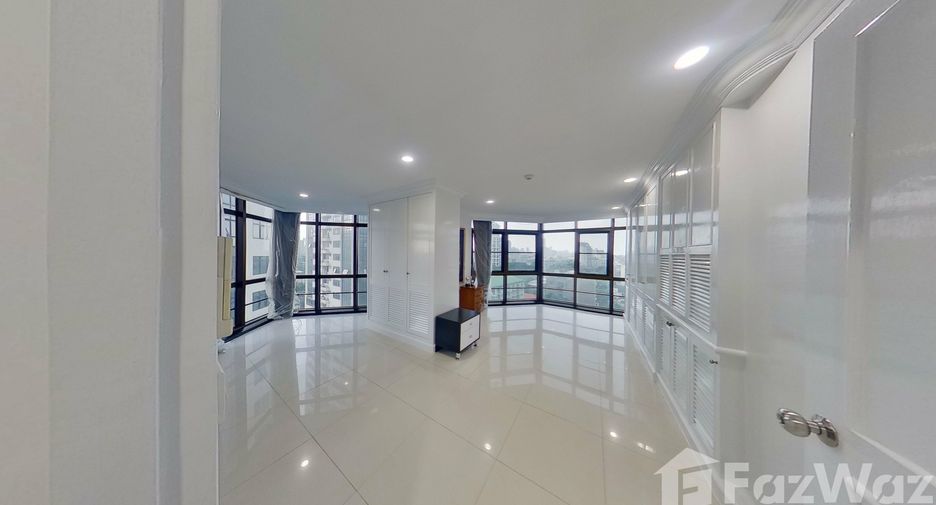Condo en alquiler de 3 habitaciones en Watthana, Bangkok