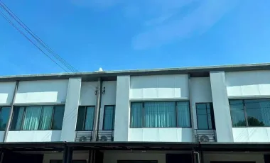 Аренда 3 спальни таунхаус в Пращет, Бангкок