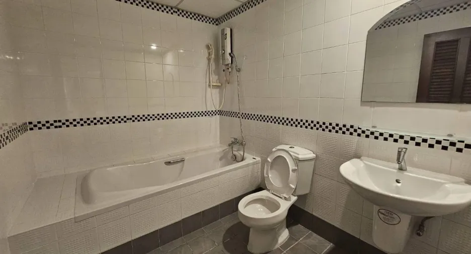 For rent 2 bedrooms condo in Bang Phlat, Bangkok