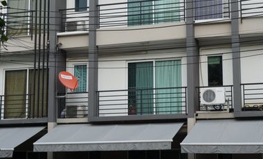 For rent 3 bedrooms townhouse in Suan Luang, Bangkok